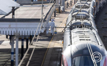 Rendőrség: nem terrorcselekmény az angliai vonaton elkövetett késeléses támadás