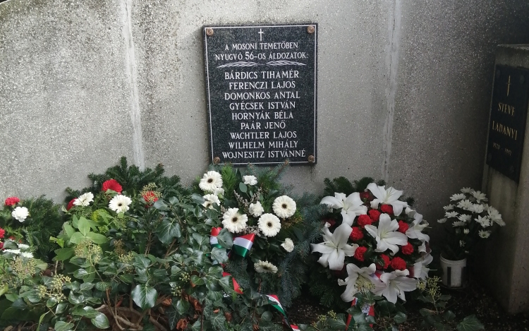 Megemlékezés a mosoni temetőben