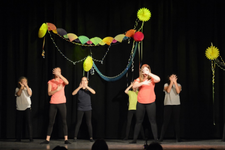 Farsangi vigasságok a Fehérló Közösségi házban