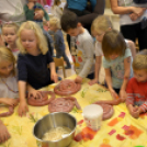 Pillangó Óvoda és Mini Bölcsőde, kolbásztöltés 