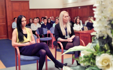 A Mosonmagyaróvári Kézilabda Club két játékosa is magyar állampolgársági esküt tett a Városházán