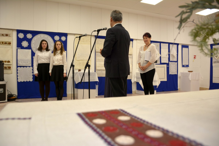 A NÉPMŰVÉSZET VONZÁSÁBAN