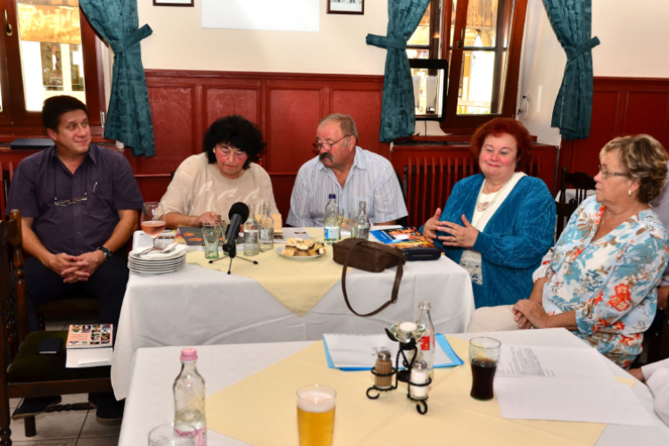 Kávéházi beszélgetések - Magyaros Vendéglő