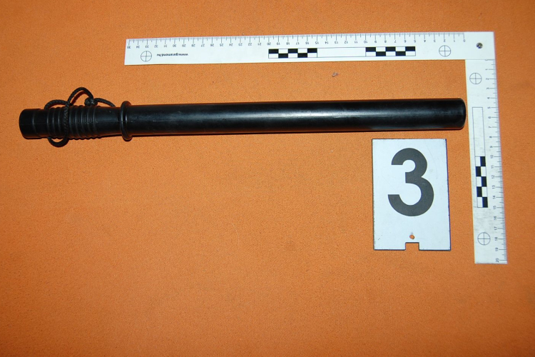 Vascsővel és riasztófegyverrel akarták rendezni a vitát