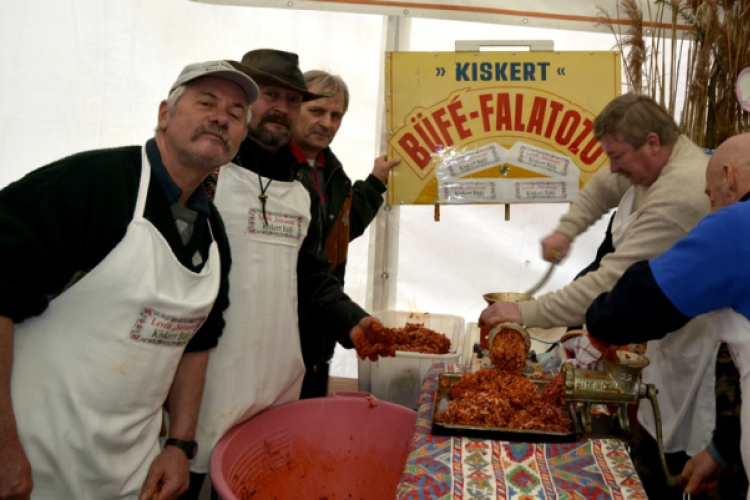 V. KOLBÁSZTÖLTŐ VERSENY ÉS FESZTIVÁL 