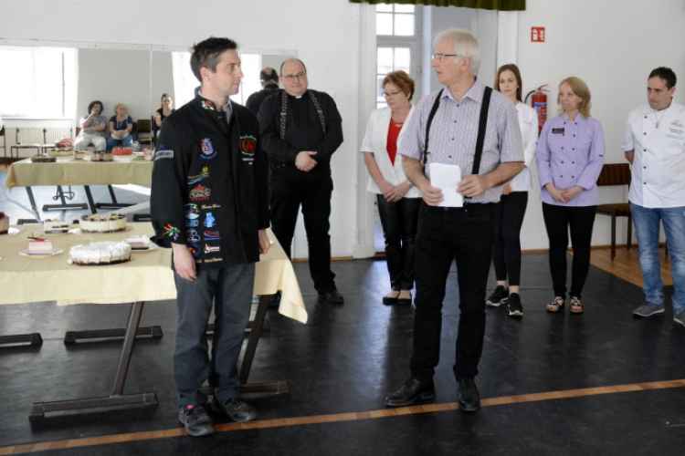 A plébánia tortája