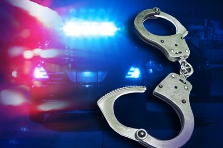 Ruhaneműt kínált, pénzt lopott