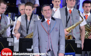 Ma véget ér egy történet, hogy kezdetét vegye valami új..