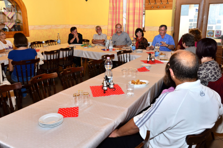 Kávéházi beszélgetések - Korzó Étterem