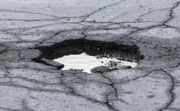 Dokumentáljuk a kátyúkárokat!