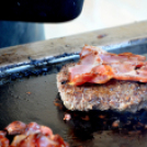 Hamburgerervő verseny az Englernél (Fotó: Patács Judit)