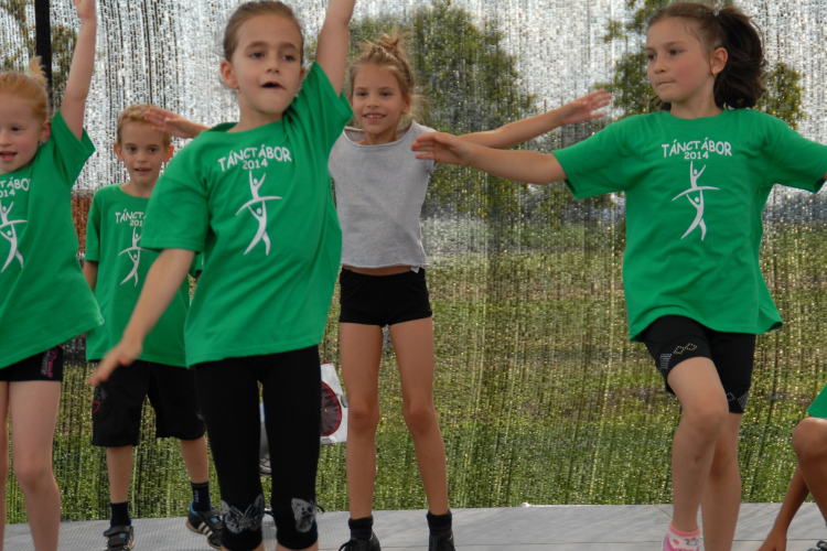 Hal és Kenyér fesztivál Lipót - Hungarocky Táncegyesület fellépése