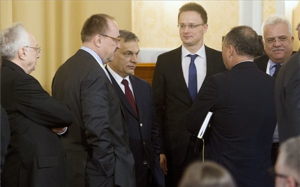Nagykövetek - Orbán: a keleti nyitás megtörtént, kezdődhet a déli
