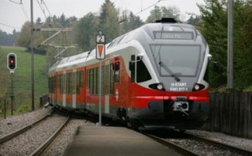 Baleset miatt késnek a vonatok a Győr-Veszprém vonalon