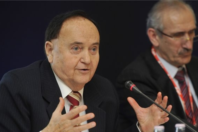 Elhunyt Torgyán József