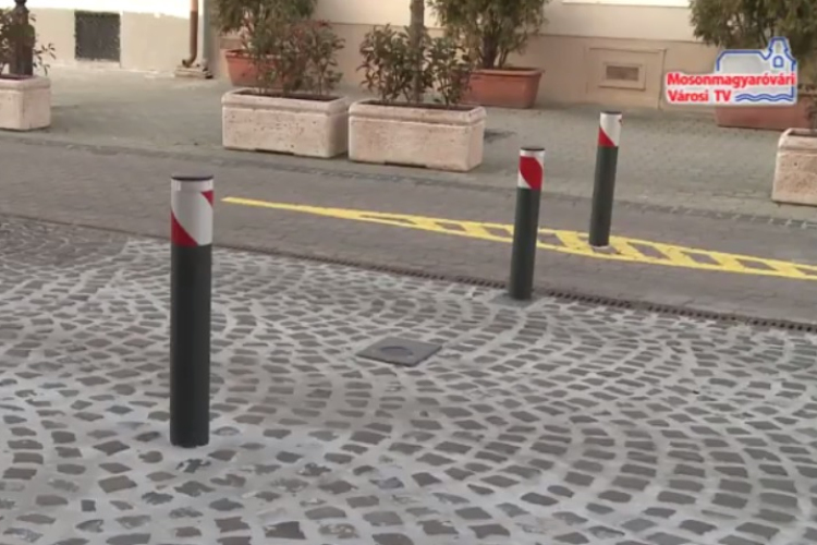 Süllyedő oszlopok a Magyar utcán