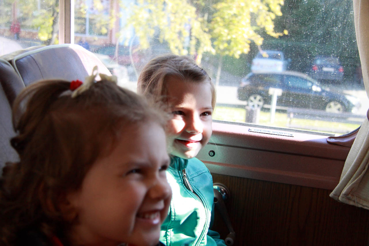 Pillangó Óvoda és Mini Bölcsőde - múlt idéző utazás egy Ikarus 55-ös buszon