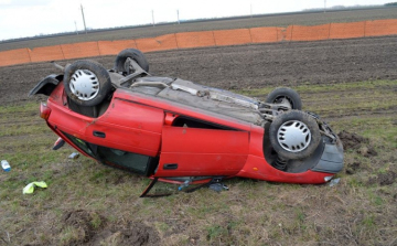 Képek a szerdai balesetről, és hamis rendszámmal közlekedett