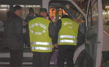 Migránsok Hegyeshalomban