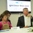 Adomány átadó (Fotó: Nagy Mária)