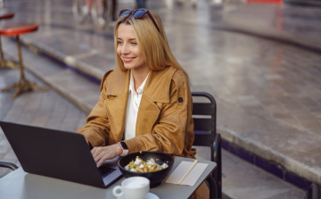 Maradj divatos a várandósság alatt az igazán elegáns női kabátokkal és kismamaruhákkal
