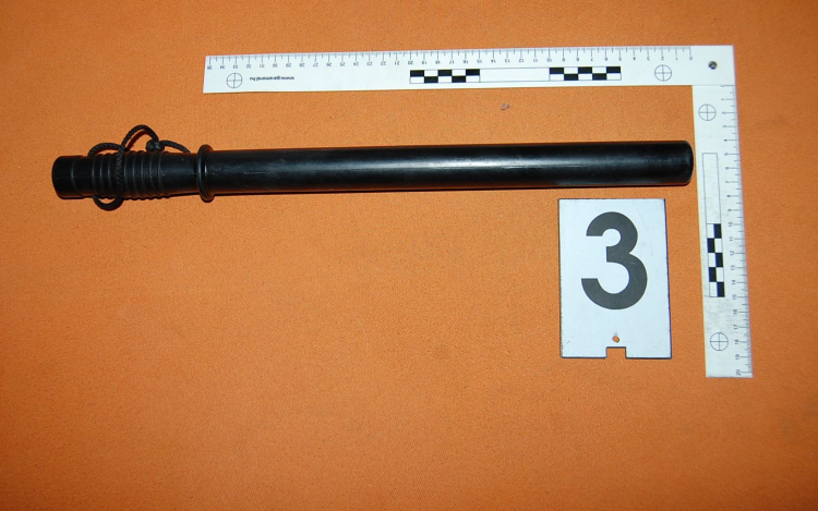 Vascsővel és riasztófegyverrel akarták rendezni a vitát