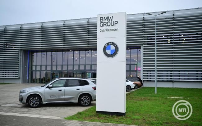 Legyártották az ötvenezredik járművet a BMW debreceni gyárában