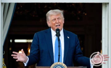 Donald Trump: nagyrészt Iránról, kisebb részt Ukrajnáról szólt a szombati telefonbeszélgetés Vlagyimir Putyinnal