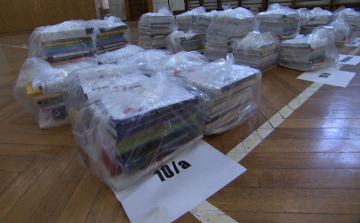 Tankönyvosztás az iskolákban