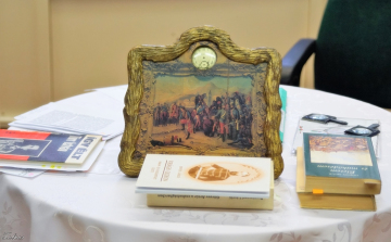 Rendhagyó történelem óra a könyvtárban