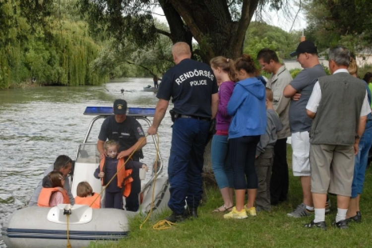 3. Kéklámpás családi nap