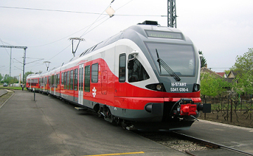 Vonaton próbálkoztak