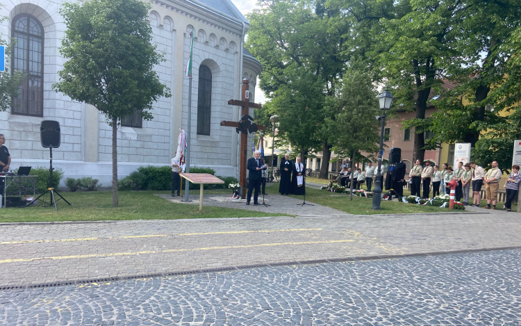 Trianonra emlékezett a város