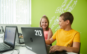 A győri Logiscool Mosonmagyaróváron is segíti a digitális oktatást