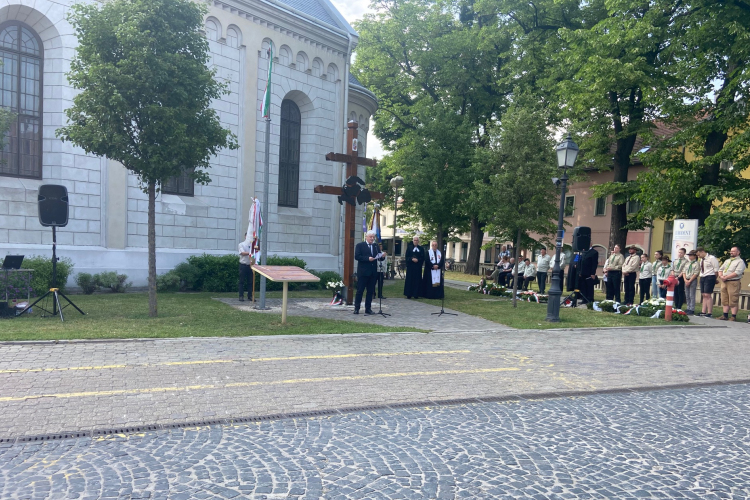 Trianonra emlékezett a város