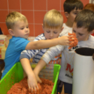 Pillangó Óvoda és Mini Bölcsőde, kolbásztöltés 