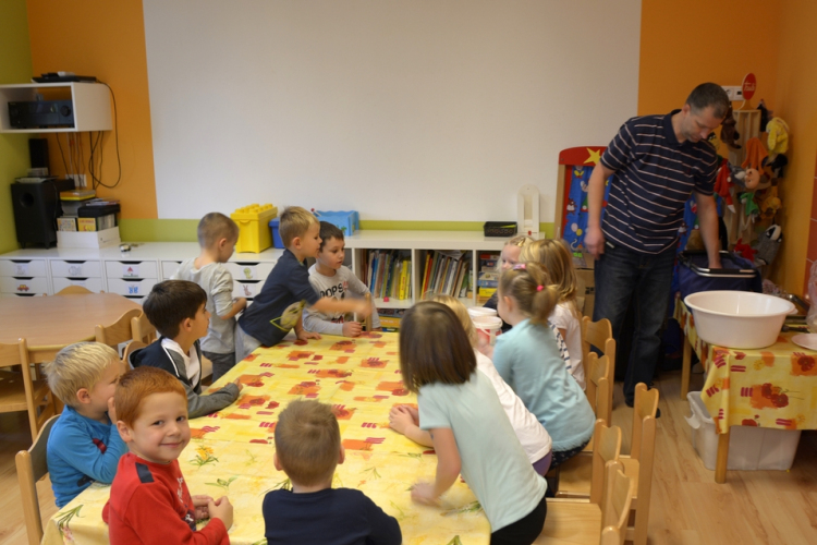 Pillangó Óvoda és Mini Bölcsőde, kolbásztöltés 