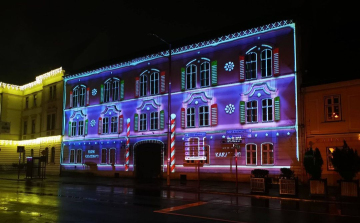 Adventi fényjáték a Deák téren