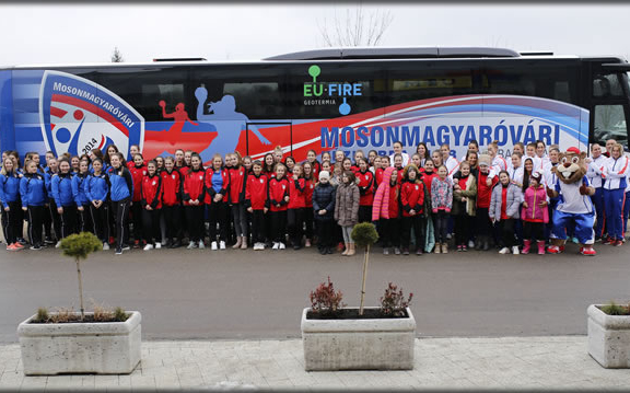 MKC csapatbusz: az összefogás és az együttműködés jelképe