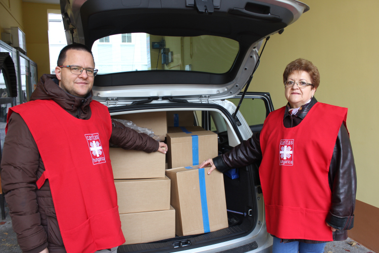 Szent Erzsébet napi kenyér osztás