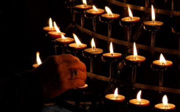 Ma van mindenszentek ünnepe, vasárnap pedig halottak napja.