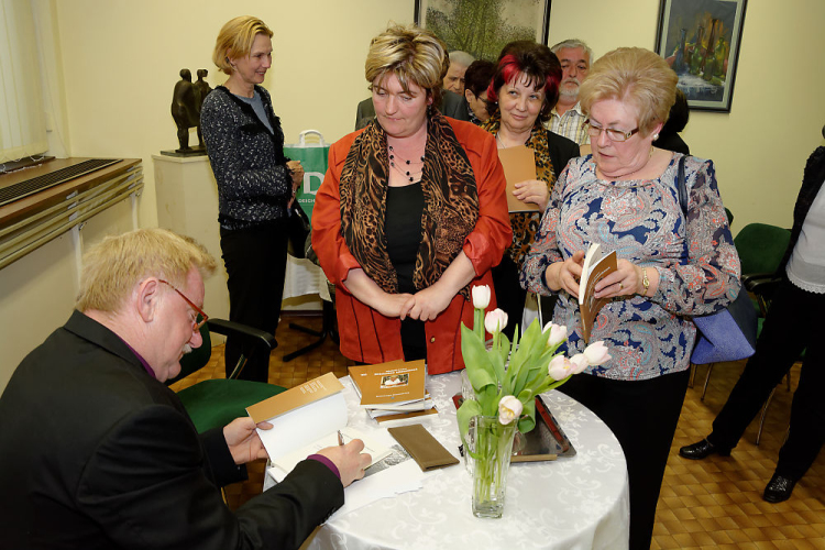 Böröndi Lajos: Elhúzódó tűzszünet - Költészet napi könyvbemutató (Fotó: Horváth Attila)
