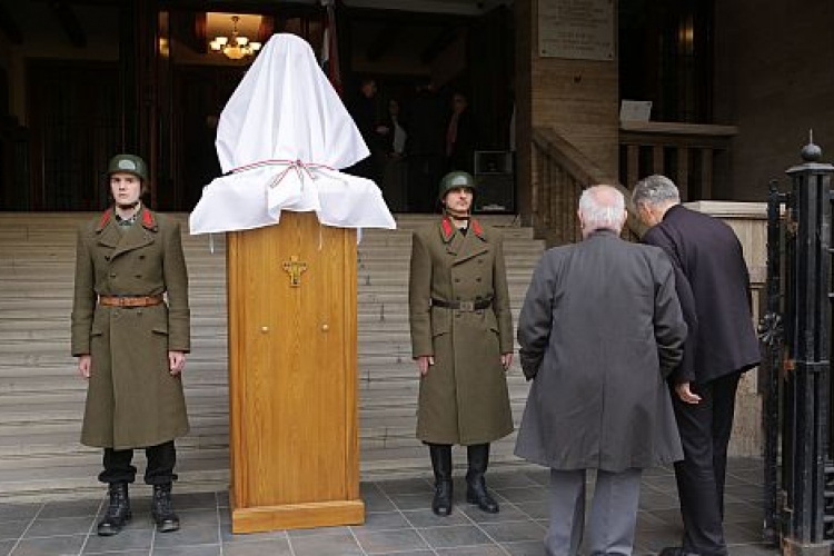 Horthy-szobor - Fegyelmi vizsgálatot kezdeményez a dunamelléki egyházkerület püspöke
