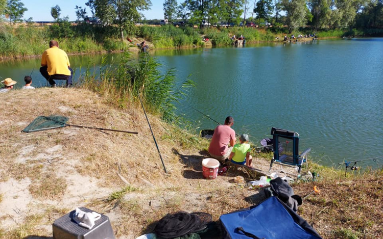 A mosonmagyaróvári mentőkért horgásztak Rajkán