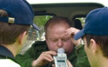  Jogsi nélkül ittasan autózott