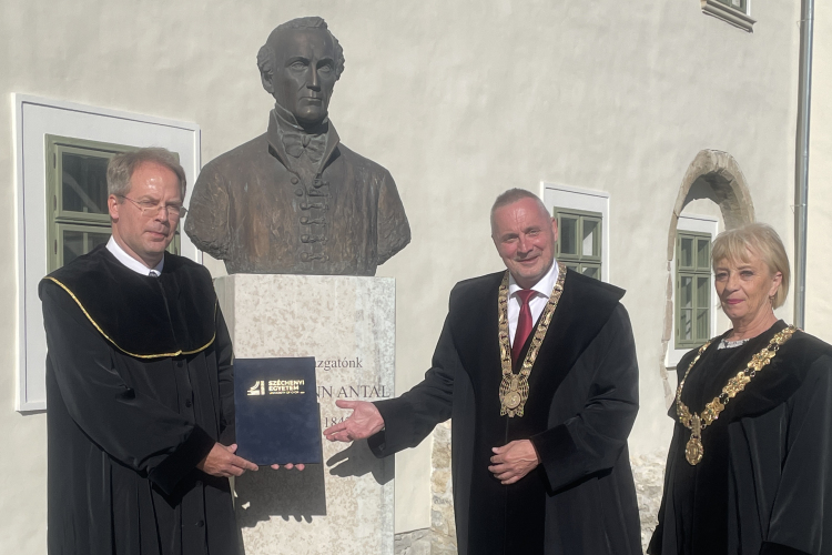 Varga László a doktori iskola új vezetője