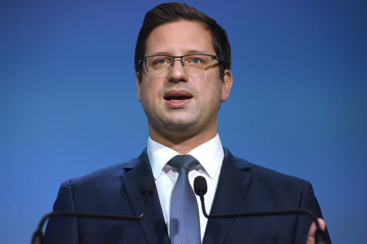 Éjfél lehet a kijárási tilalom kezdete, nyithatnak a szabadidős létesítmények