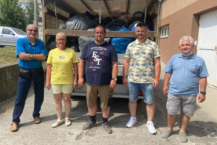 Teherautónyi adománnyal indulnak a gyergyószentmiklósi rászoruló gyerekekhez