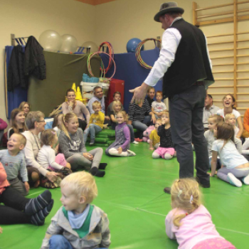 Pillangó óvoda és családi napközi szokásos őszi koncertjének vendége idén, az APNOÉ Zenekar