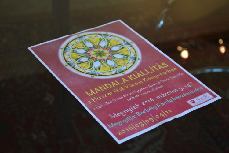 Mandala kiállítás a Huszár Gál Városi Könyvtárban ( Fotó: Patács Judit )
